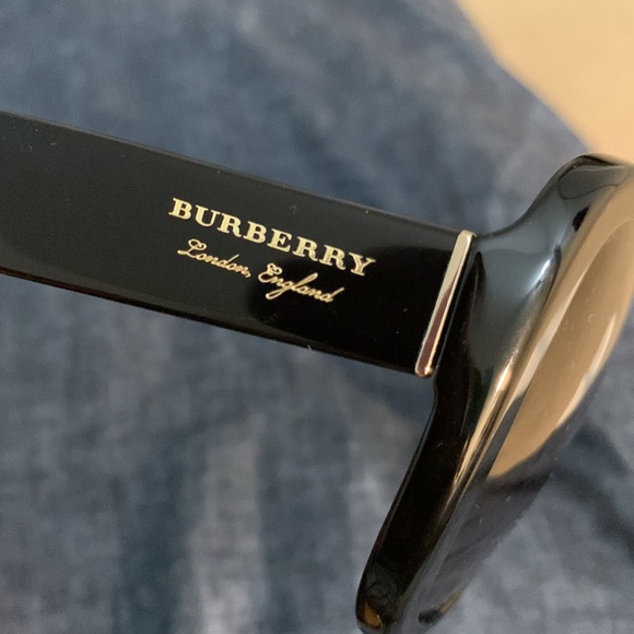 Burberry Sunnies - Picture 3 of 7